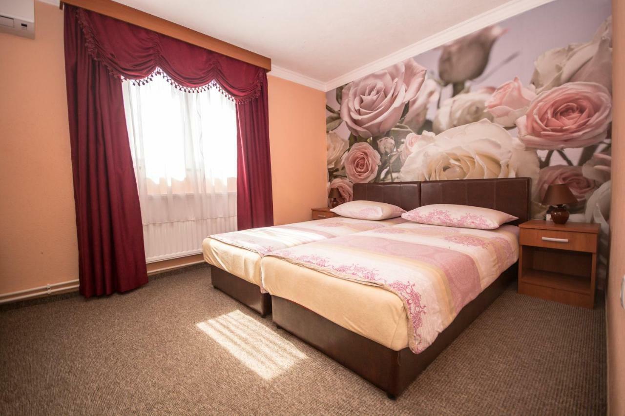 Hotel Drumski Raj Svilajnac ภายนอก รูปภาพ